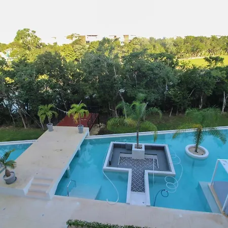 Pleasant Condo With Balcony And Superb Pool & Facilities Magical Location